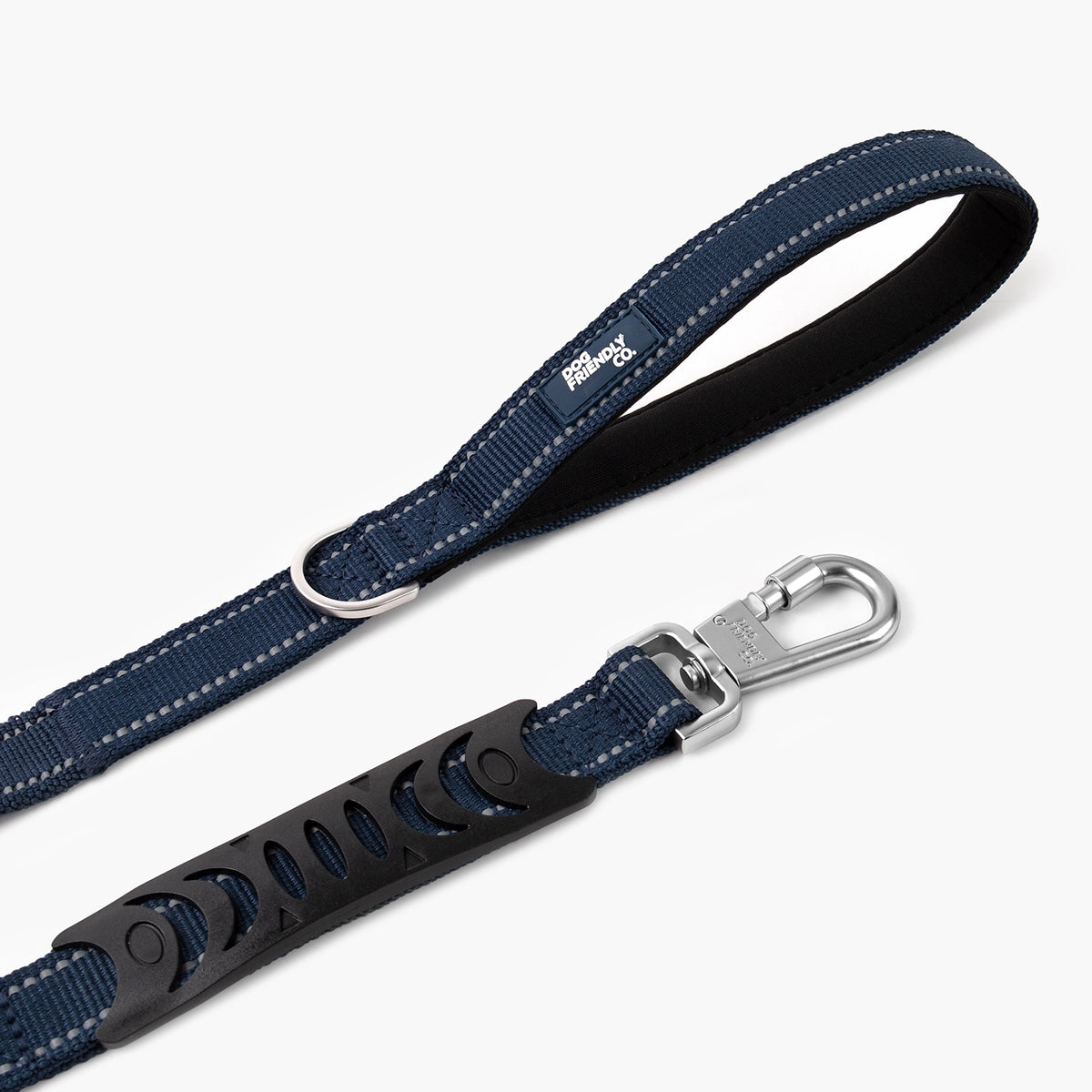 Close-up of the heavy-duty clip and metal D-ring on a navy blue bungee dog leash.